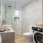 Apartment Hara's Cozy With Private Parking