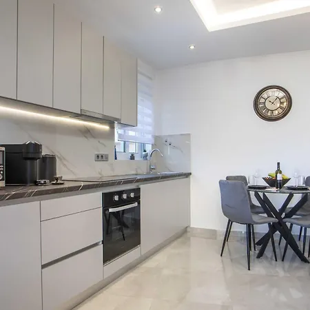 Hara's Cozy With Private Parking Apartamento